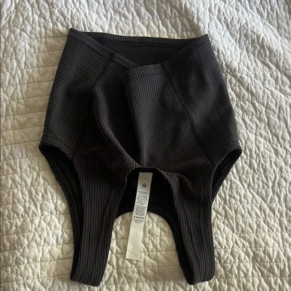 Lululemon top - Picture 2 of 2